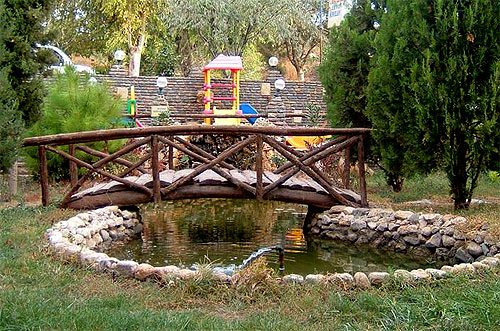 декоративный мостик для пруда на даче